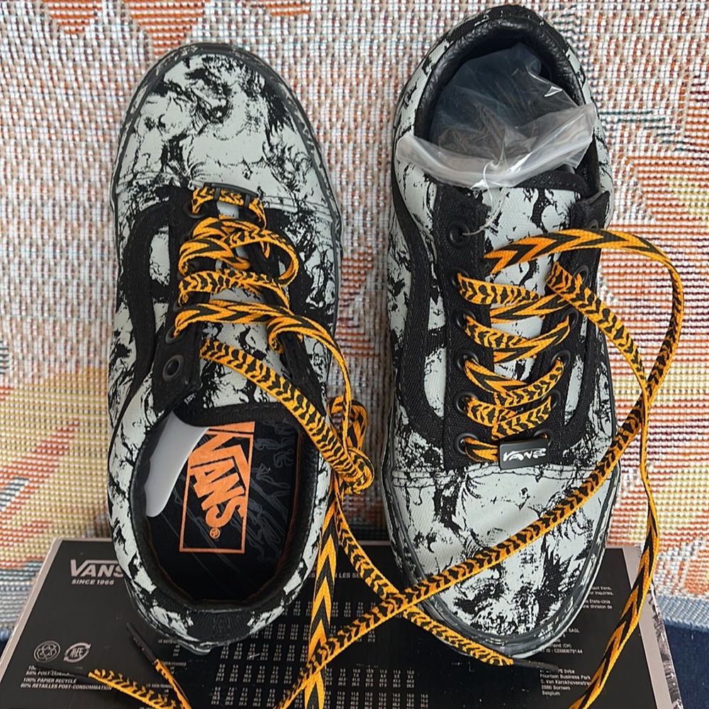 Vans WMNS Old Skool
Year Of The Tiger Black/Gray 
VN0A3WKTN42
Sneakers - Picture 13 of 16
